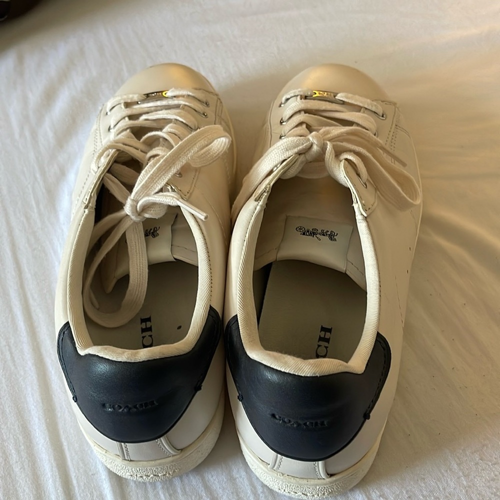 I bought these sneakers from@ shini1  but it’s doesn’t fit me.